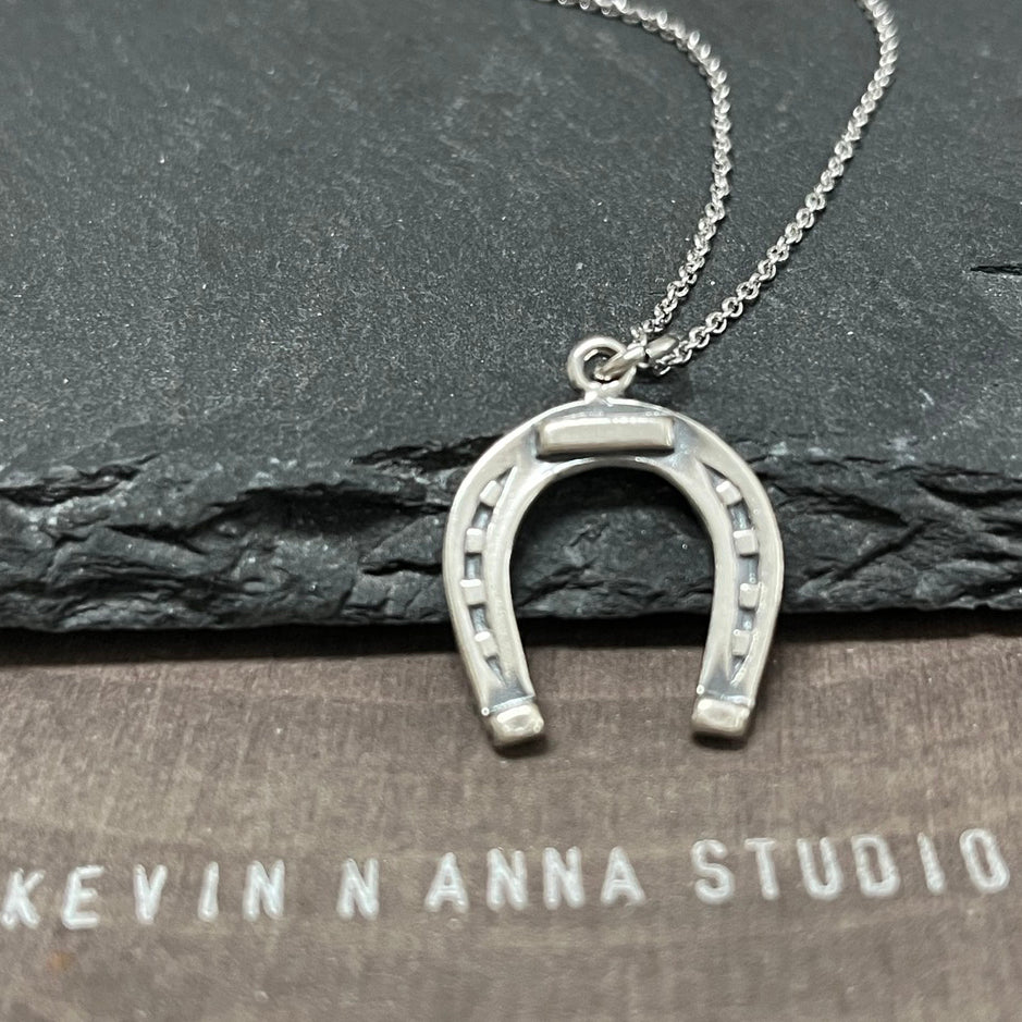 Horseshoe Necklace-0800